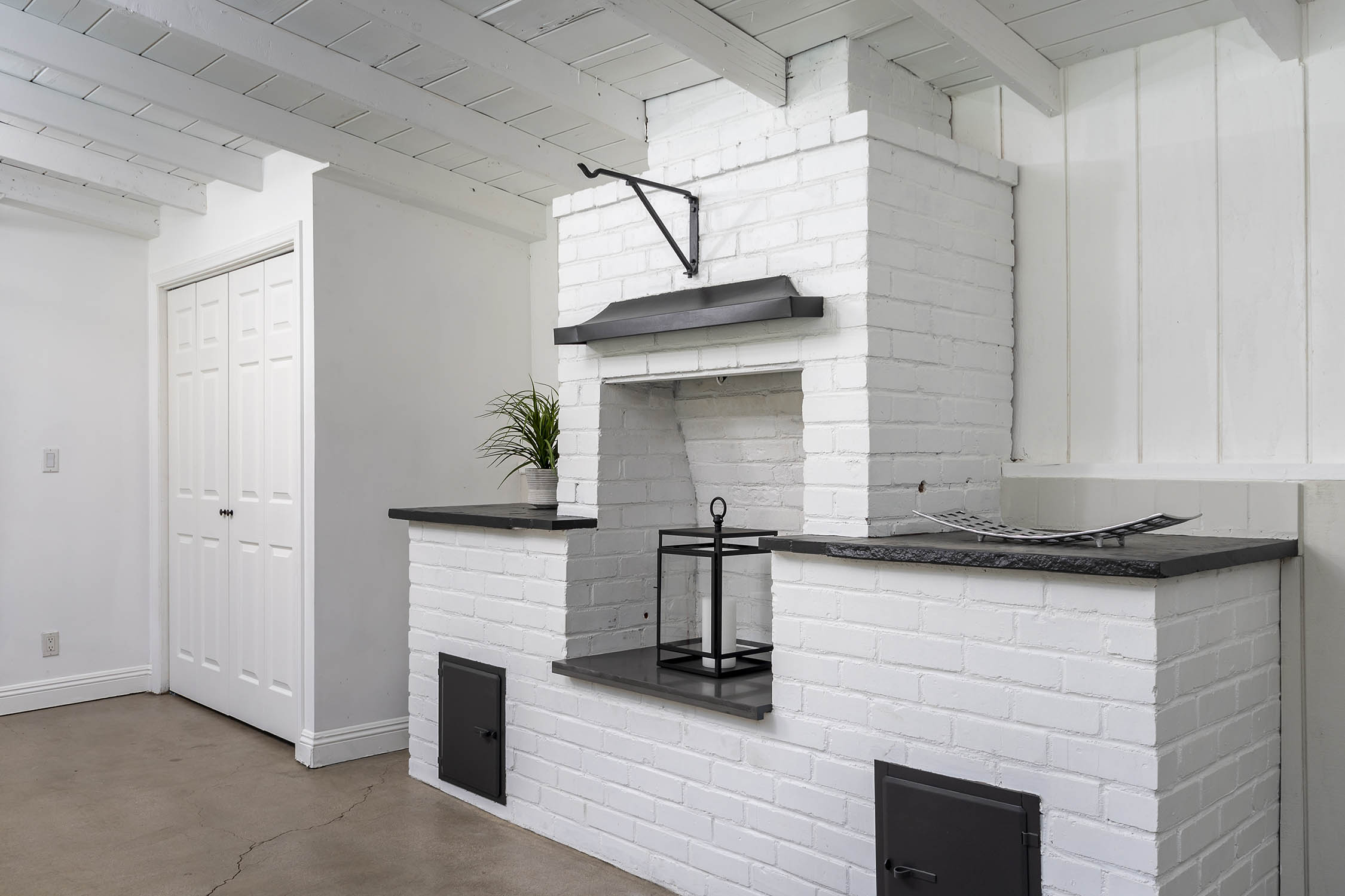 Outdoor kitchen