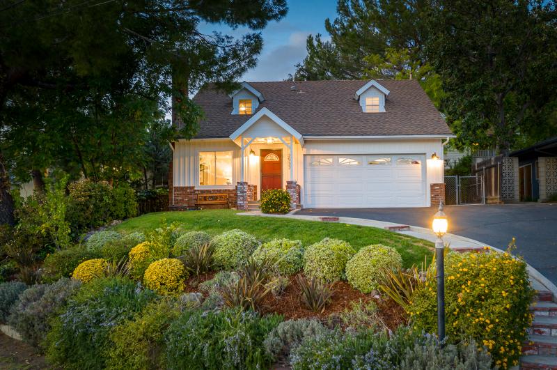La Crescenta property located at 2937 Adams Street