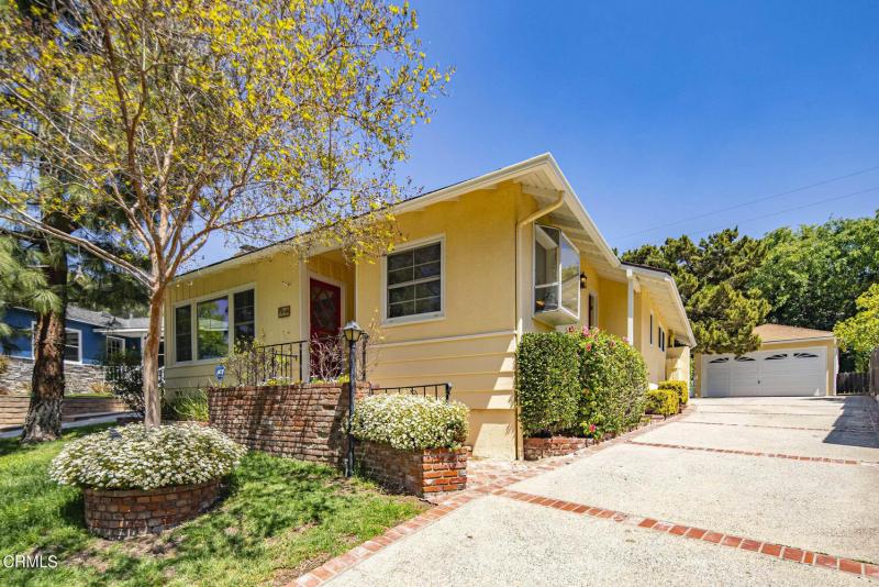 La Crescenta property located at 4948 Vicwood Avenue