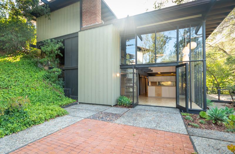 Pasadena Buff, Straub and Hensman AIA property located at 1617 Pleasant Way