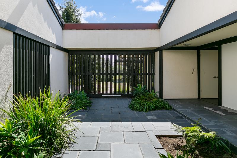 La Cañada  William Pauli AIA property located at 926 Monarch Drive