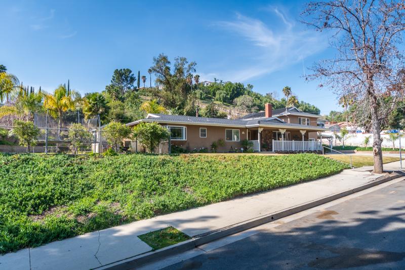 Shadow Hills property located at 9945 Wornom Ave 